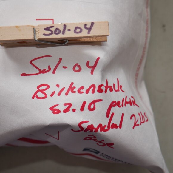 Birkenstock Men's Arizona Suede Embossed Sandals Size 10 Beige Flip Flops NWT - Picture 16 of 16